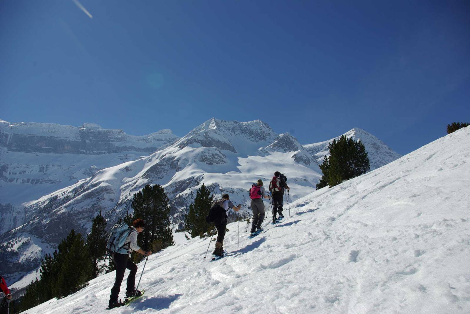 Randonnée raquettes dans les Pyrénées à Luz-Ardiden en partant de LUZ-SAINT-SAUVEUR