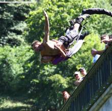 saut à l'élastique dans les Pyrénées